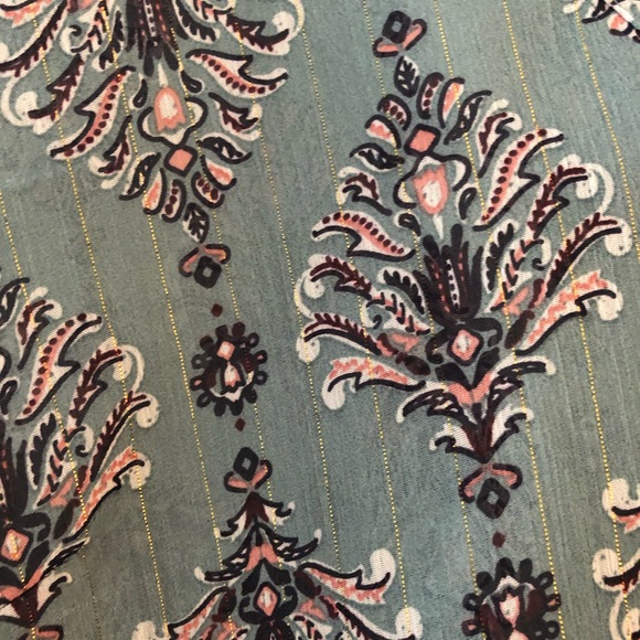 Maurices Size 1 (16-18) Sheer Print Blouse w/bell sleeve and grommet tie front. - Picture 2 of 8